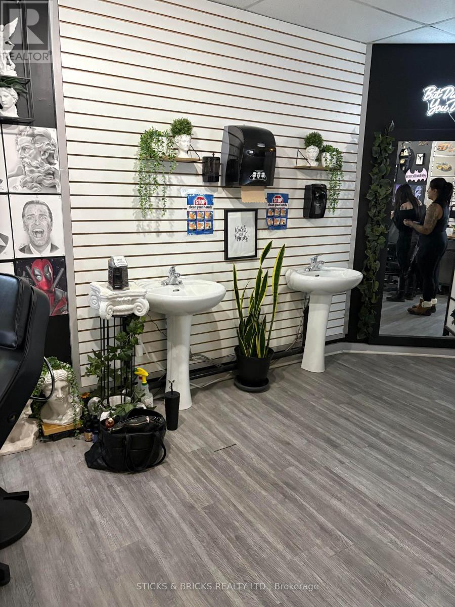 1 - 4400 QUEEN STREET, niagara falls (downtown), Ontario