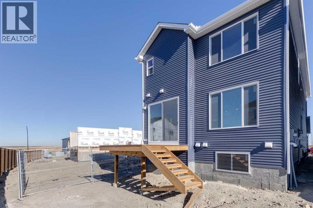 27 Lewiston Row Ne, Calgary, Alberta  T3P 2P2 - Photo 5 - A2257599