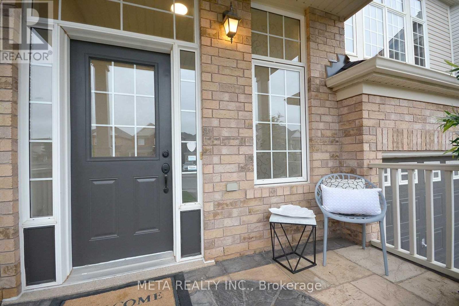 5 Georgian Road, Brampton, Ontario  L6X 0L6 - Photo 2 - W12649334