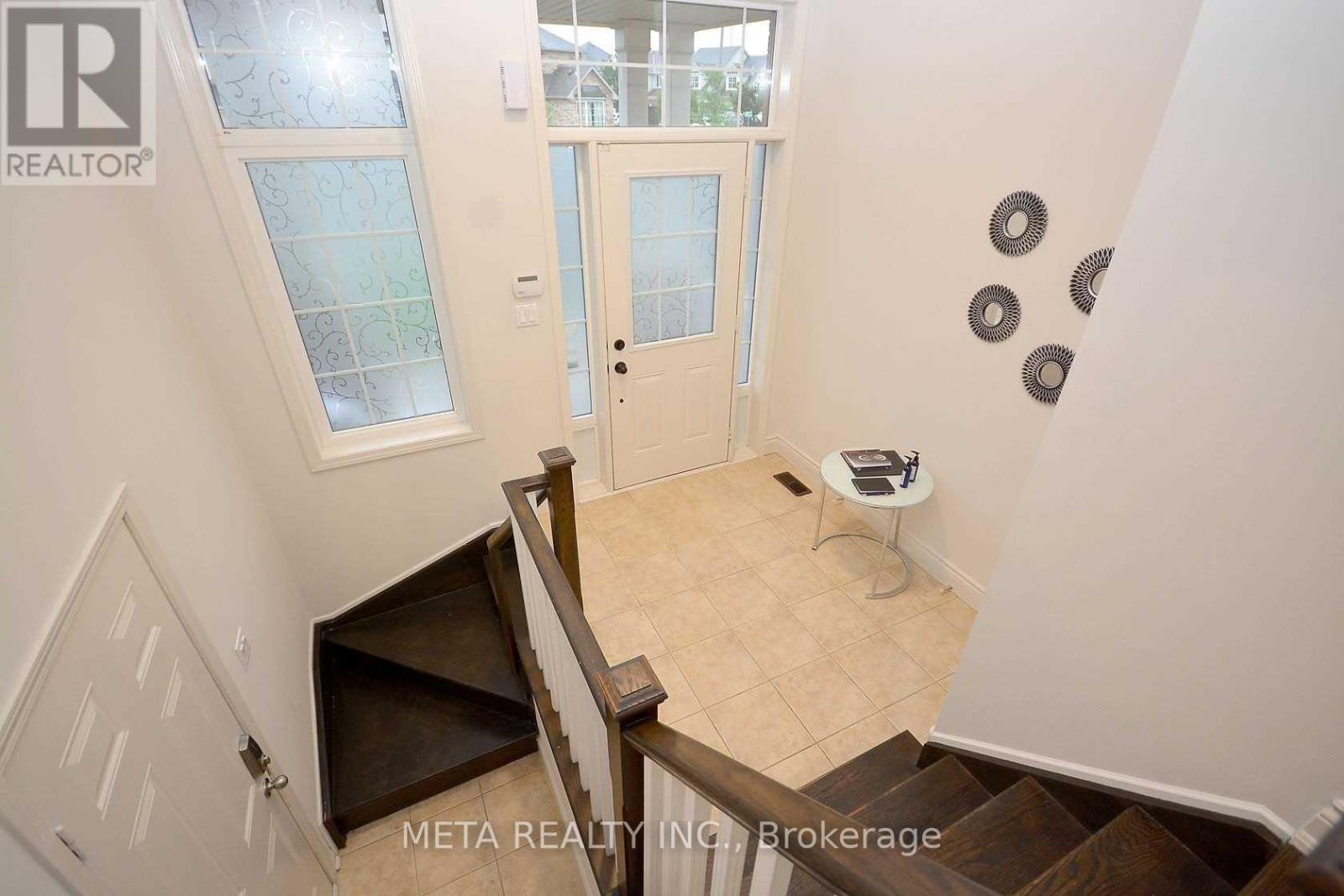 5 Georgian Road, Brampton, Ontario  L6X 0L6 - Photo 3 - W12649334