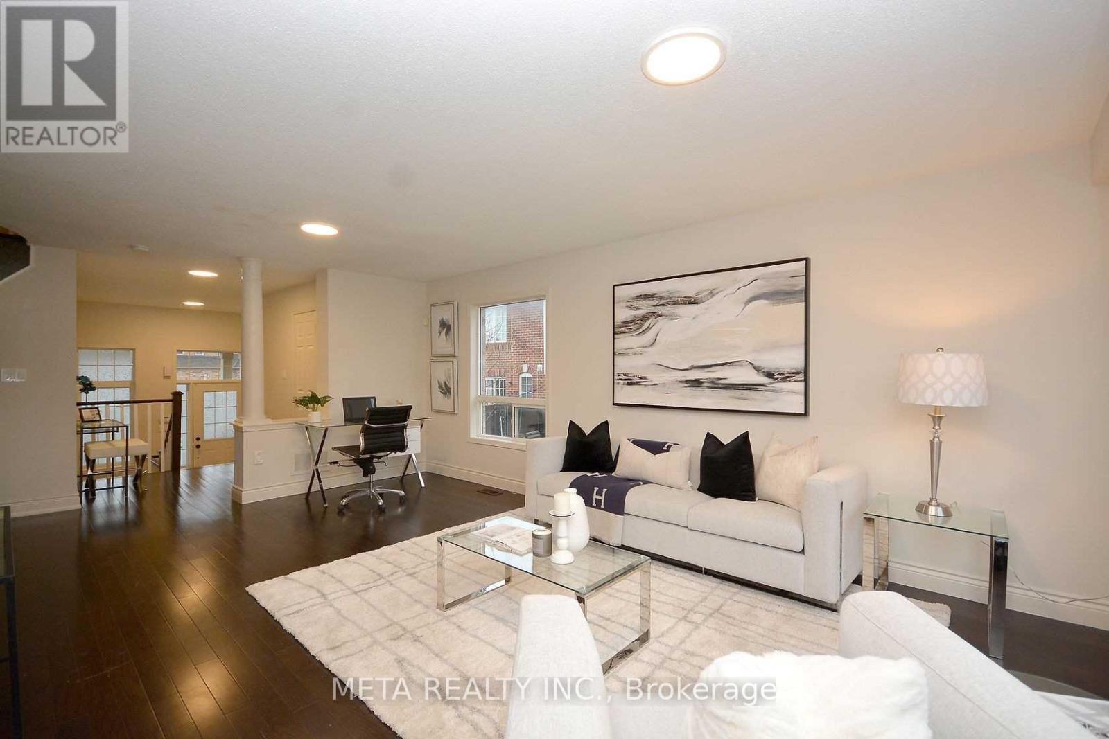 5 Georgian Road, Brampton, Ontario  L6X 0L6 - Photo 4 - W12649334