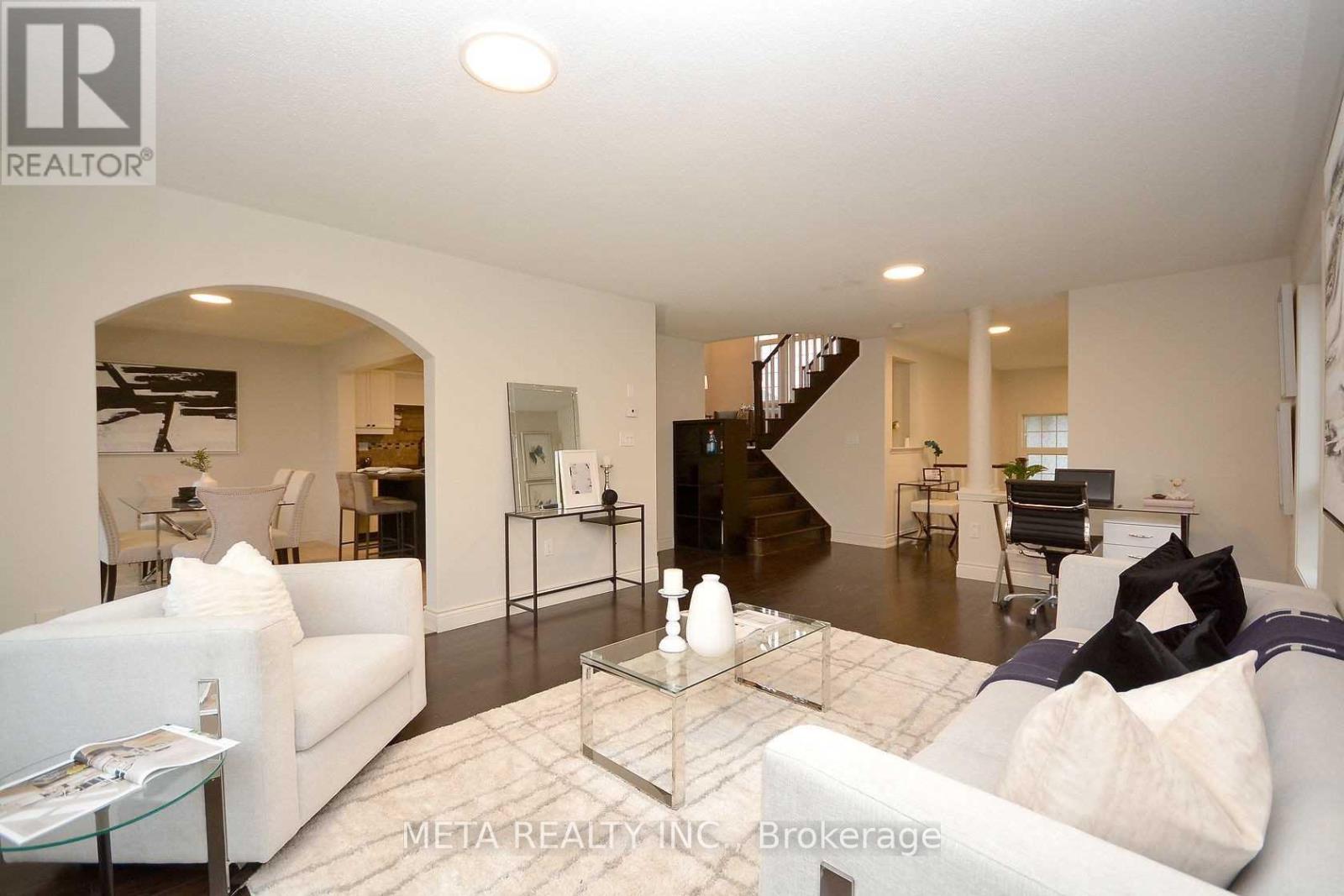 5 Georgian Road, Brampton, Ontario  L6X 0L6 - Photo 5 - W12649334