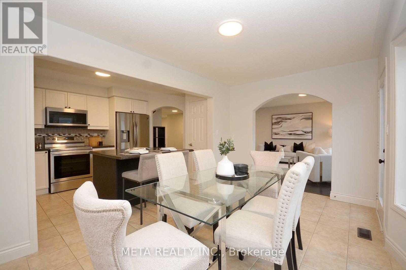 5 Georgian Road, Brampton, Ontario  L6X 0L6 - Photo 6 - W12649334