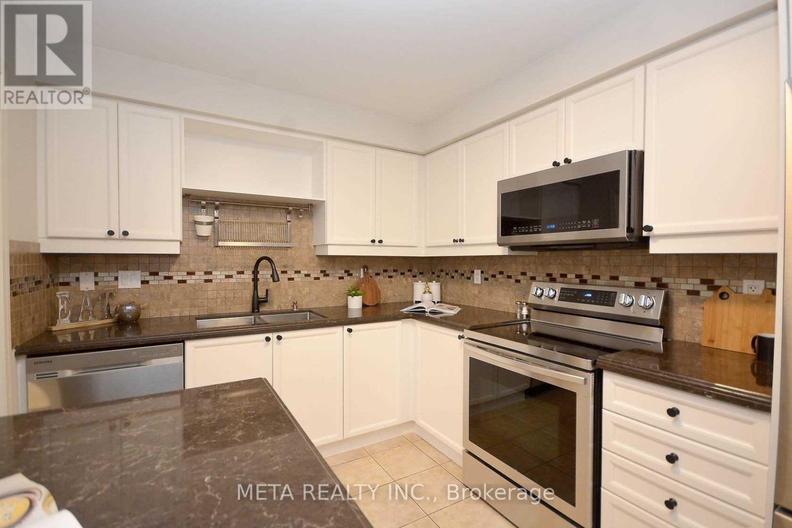 5 Georgian Road, Brampton, Ontario  L6X 0L6 - Photo 7 - W12649334