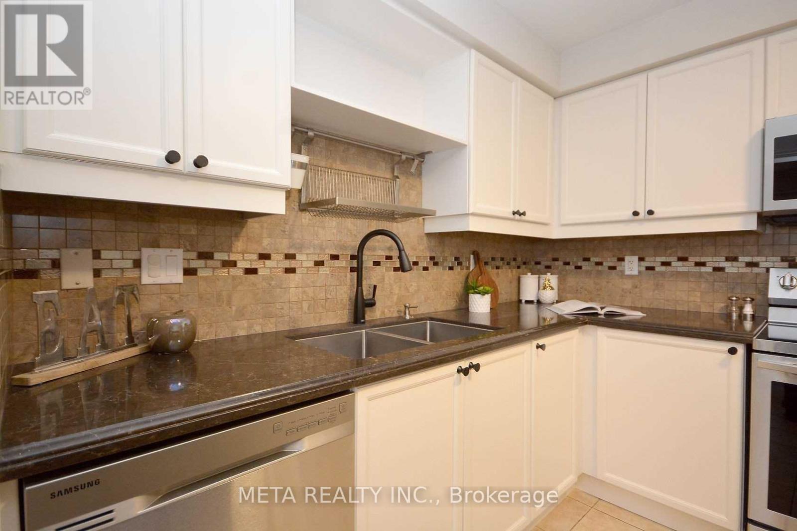 5 Georgian Road, Brampton, Ontario  L6X 0L6 - Photo 8 - W12649334