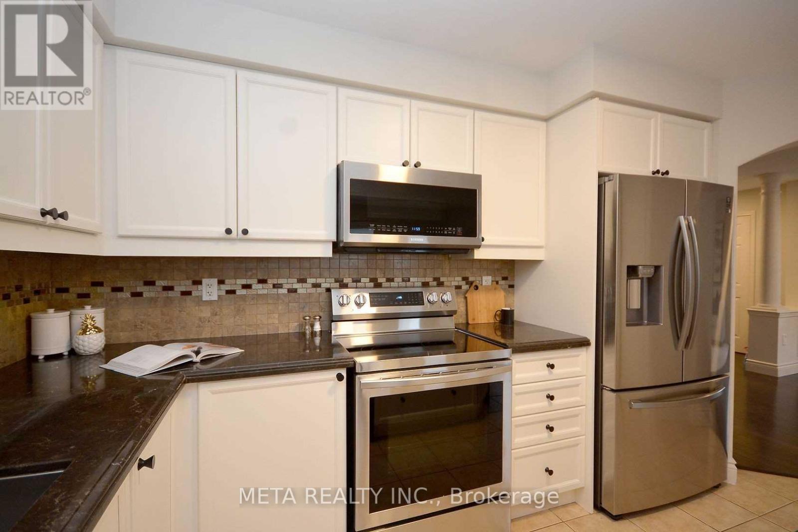 5 Georgian Road, Brampton, Ontario  L6X 0L6 - Photo 9 - W12649334