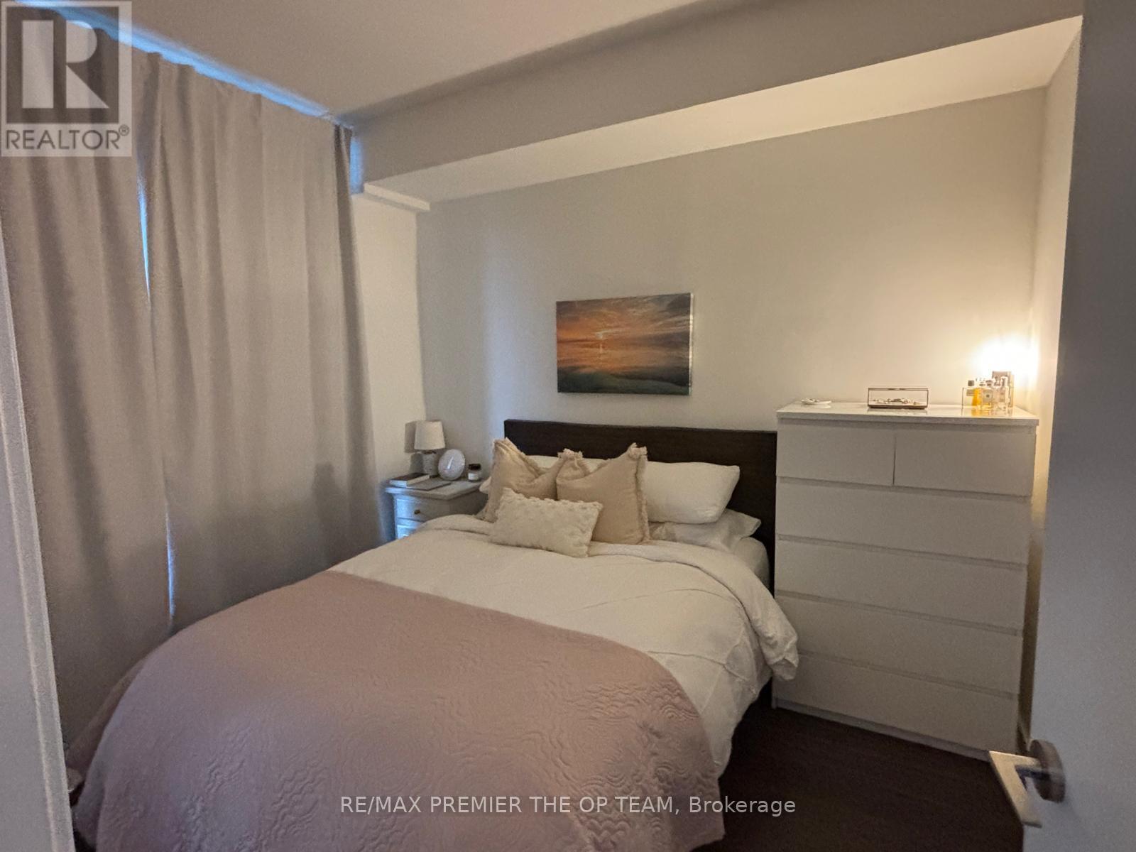 1518 - 576 Front Street, Toronto, Ontario  M5V 1C1 - Photo 10 - C12612330