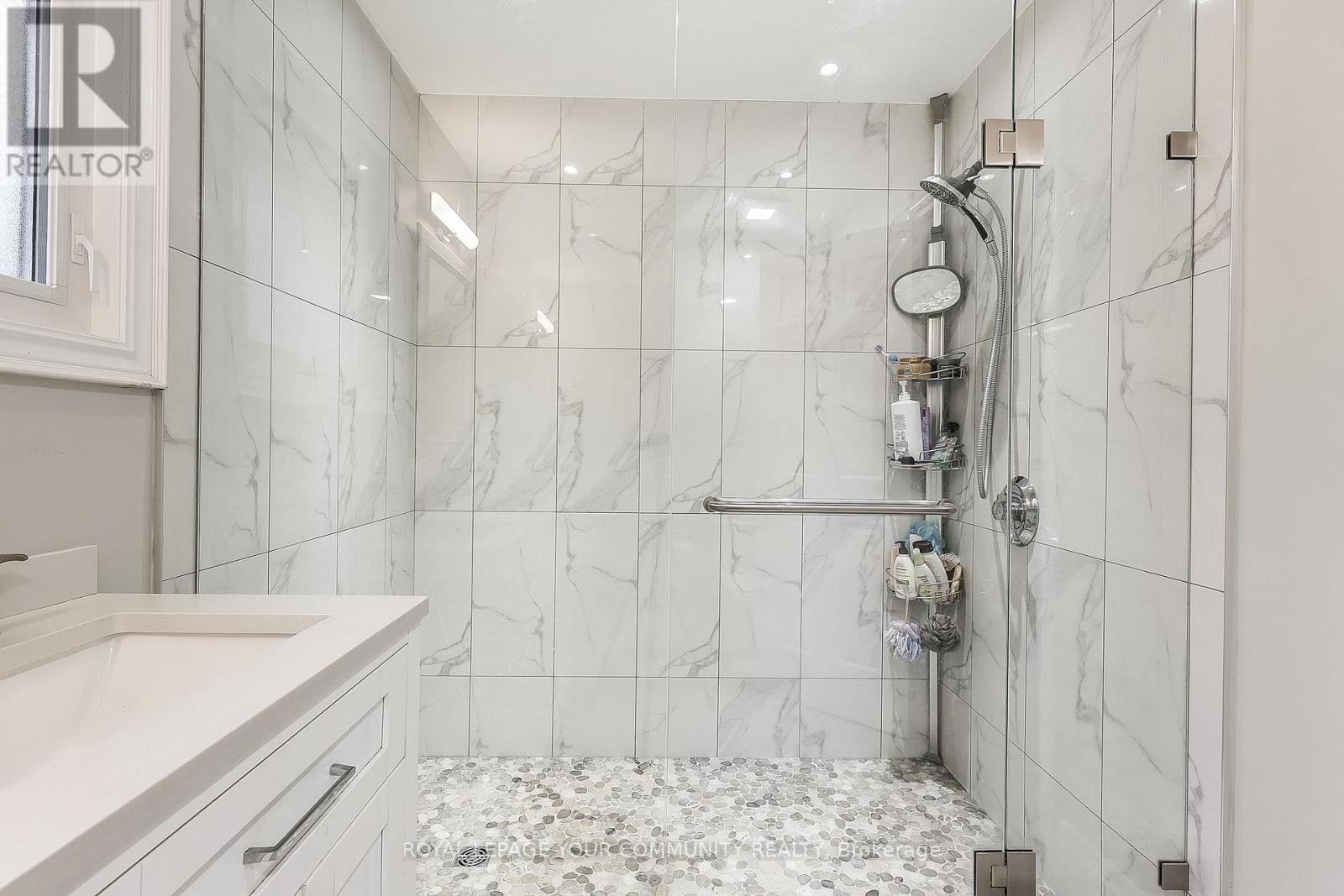 28 Bishopsbridge Crescent, Richmond Hill, Ontario  L4E 2L7 - Photo 24 - N12540206