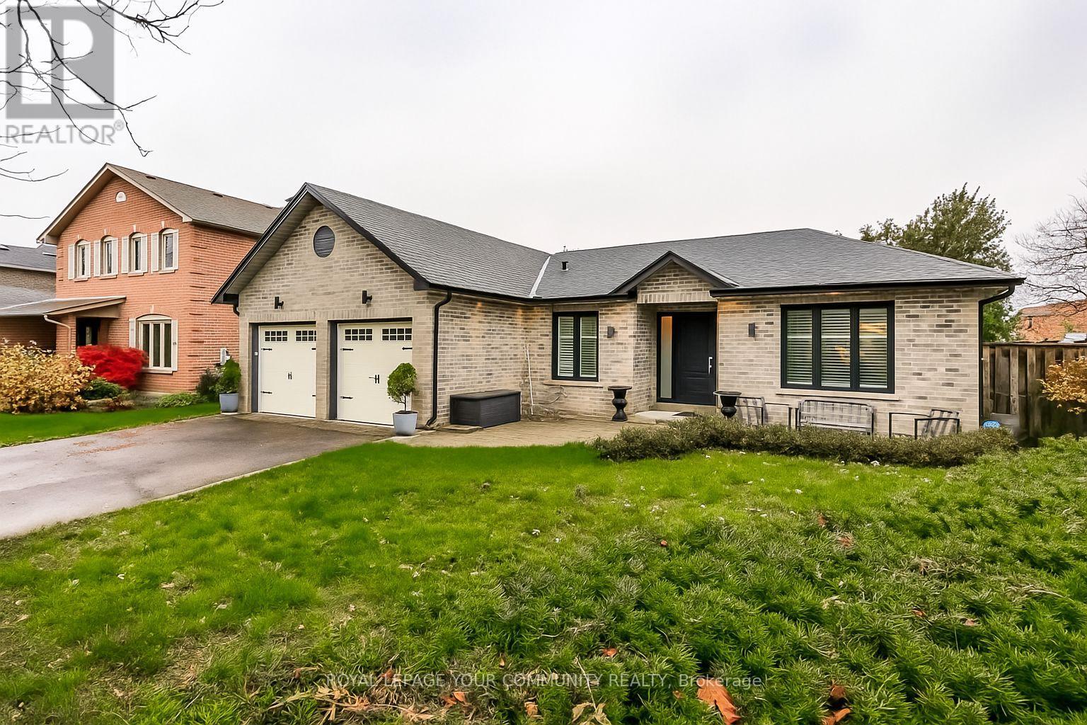 28 Bishopsbridge Crescent, Richmond Hill, Ontario  L4E 2L7 - Photo 2 - N12540206