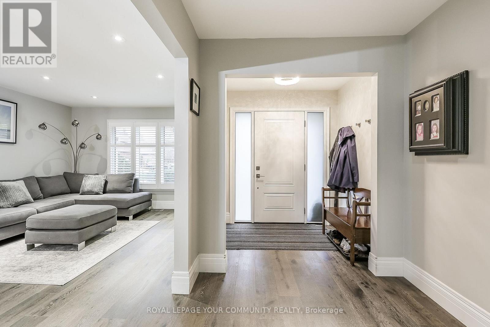 28 Bishopsbridge Crescent, Richmond Hill, Ontario  L4E 2L7 - Photo 4 - N12540206