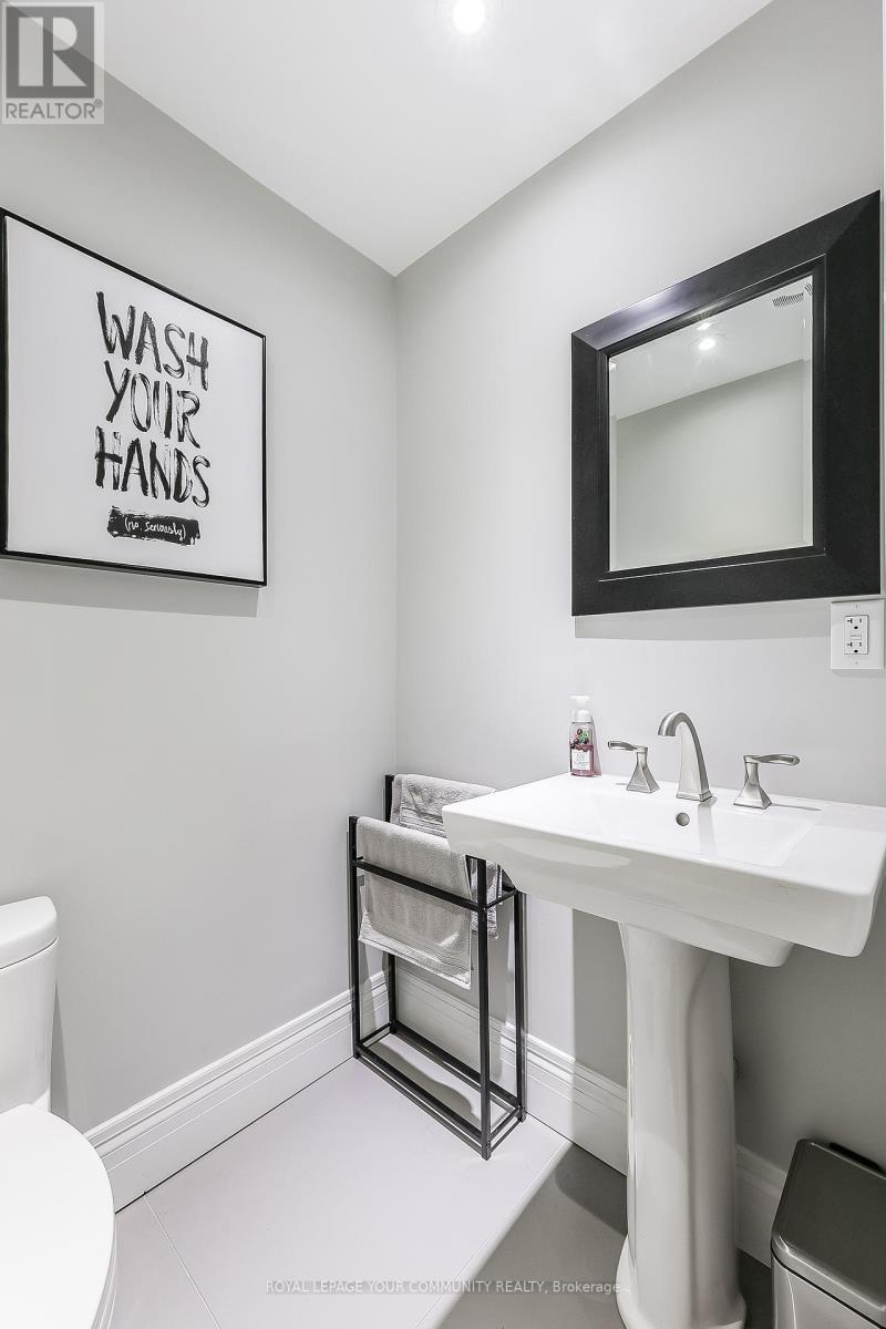 28 Bishopsbridge Crescent, Richmond Hill, Ontario  L4E 2L7 - Photo 7 - N12540206