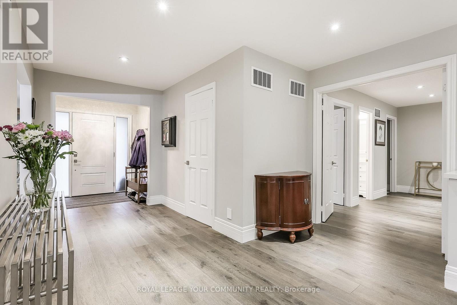 28 Bishopsbridge Crescent, Richmond Hill, Ontario  L4E 2L7 - Photo 6 - N12540206