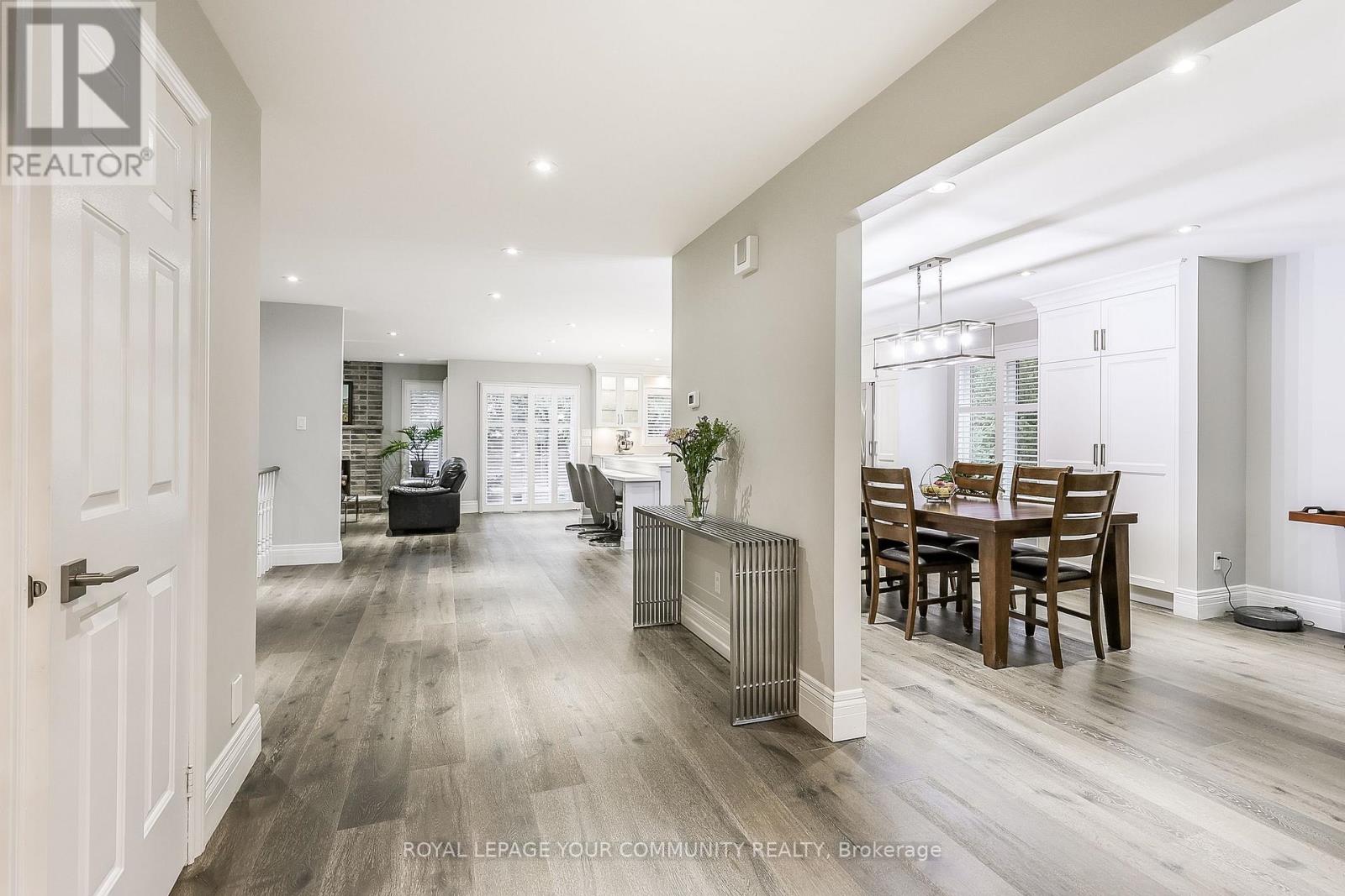 28 Bishopsbridge Crescent, Richmond Hill, Ontario  L4E 2L7 - Photo 5 - N12540206