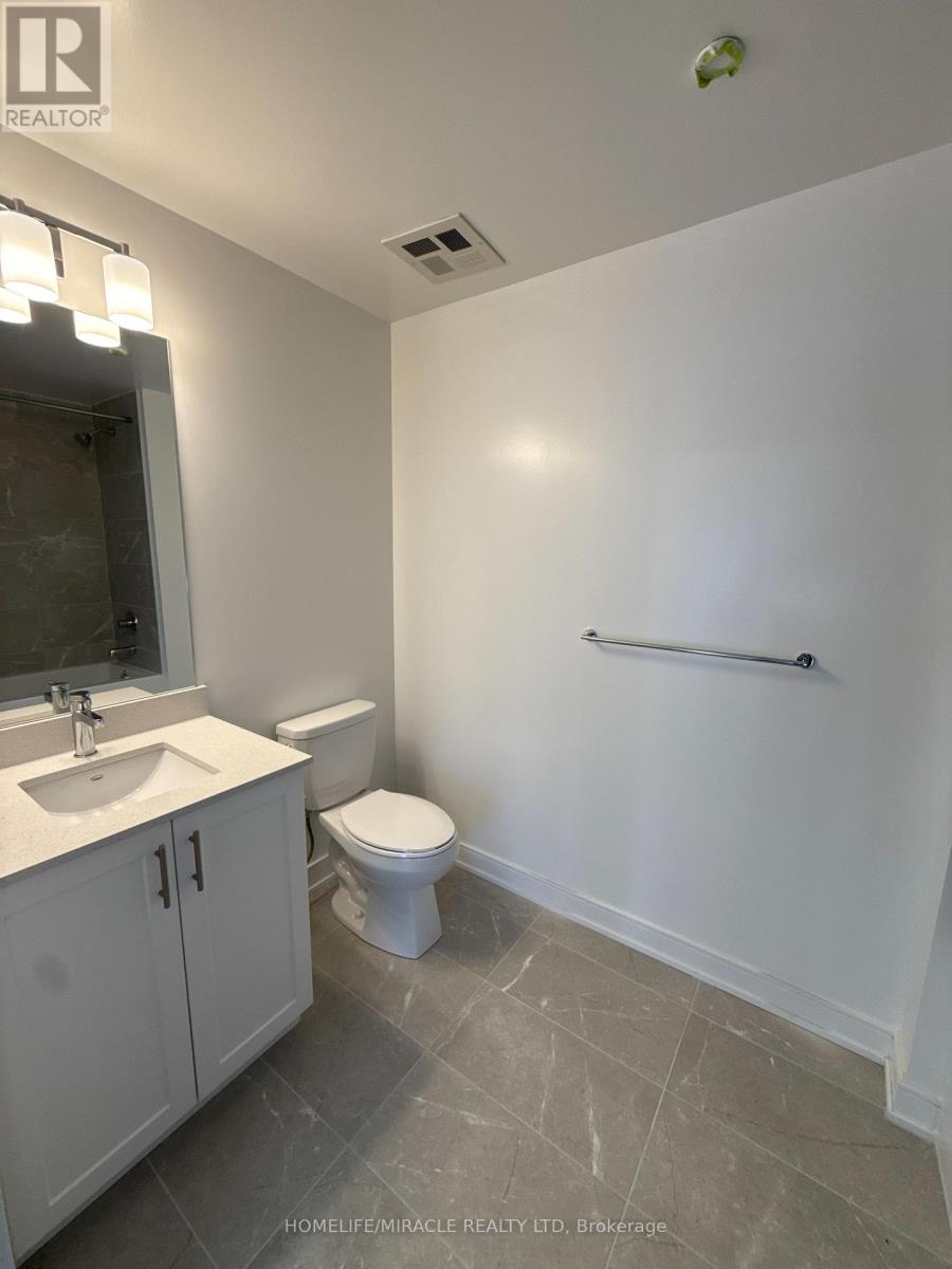 715 Davis Drive, Newmarket, Ontario L3Y 2R3 - Photo 11 - N12645450