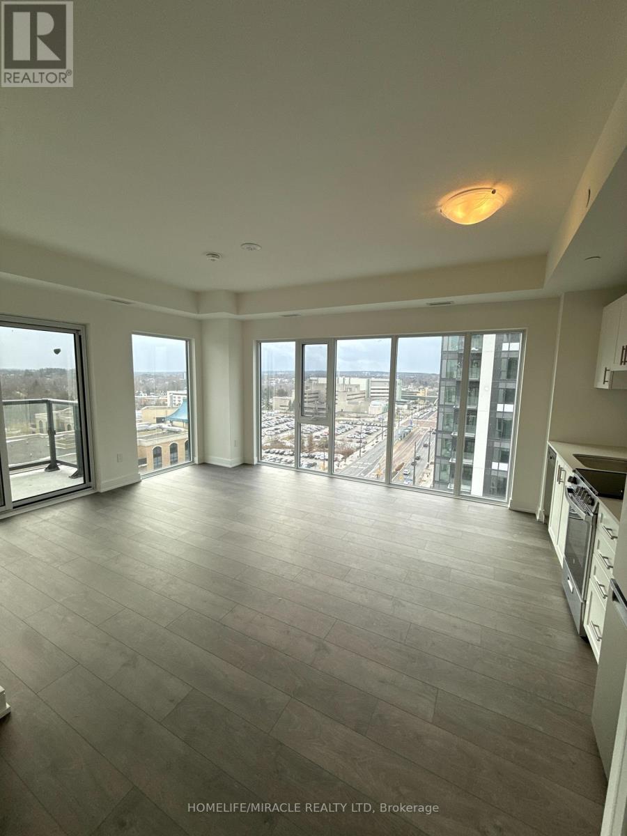 715 Davis Drive, Newmarket, Ontario L3Y 2R3 - Photo 4 - N12645450