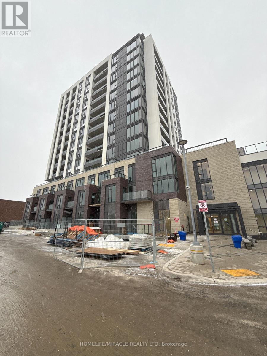 715 Davis Drive, Newmarket, Ontario L3Y 2R3 - Photo 2 - N12645450