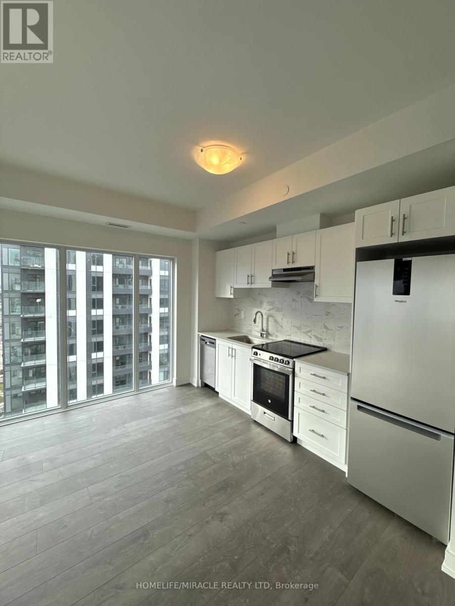 715 Davis Drive, Newmarket, Ontario L3Y 2R3 - Photo 5 - N12645450