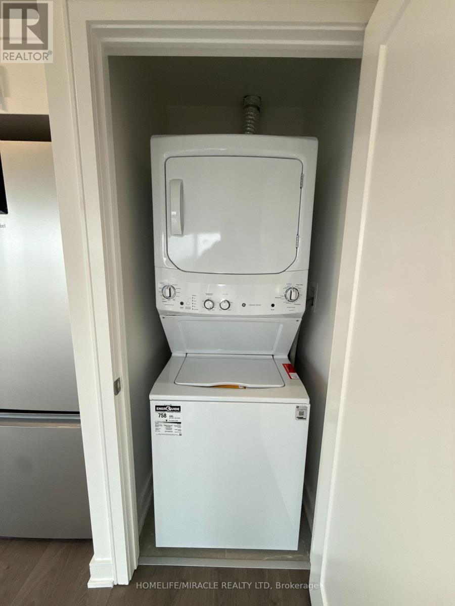 715 Davis Drive, Newmarket, Ontario L3Y 2R3 - Photo 14 - N12645450