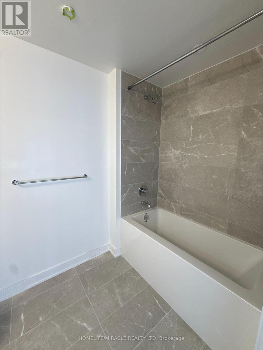 715 Davis Drive, Newmarket, Ontario L3Y 2R3 - Photo 12 - N12645450