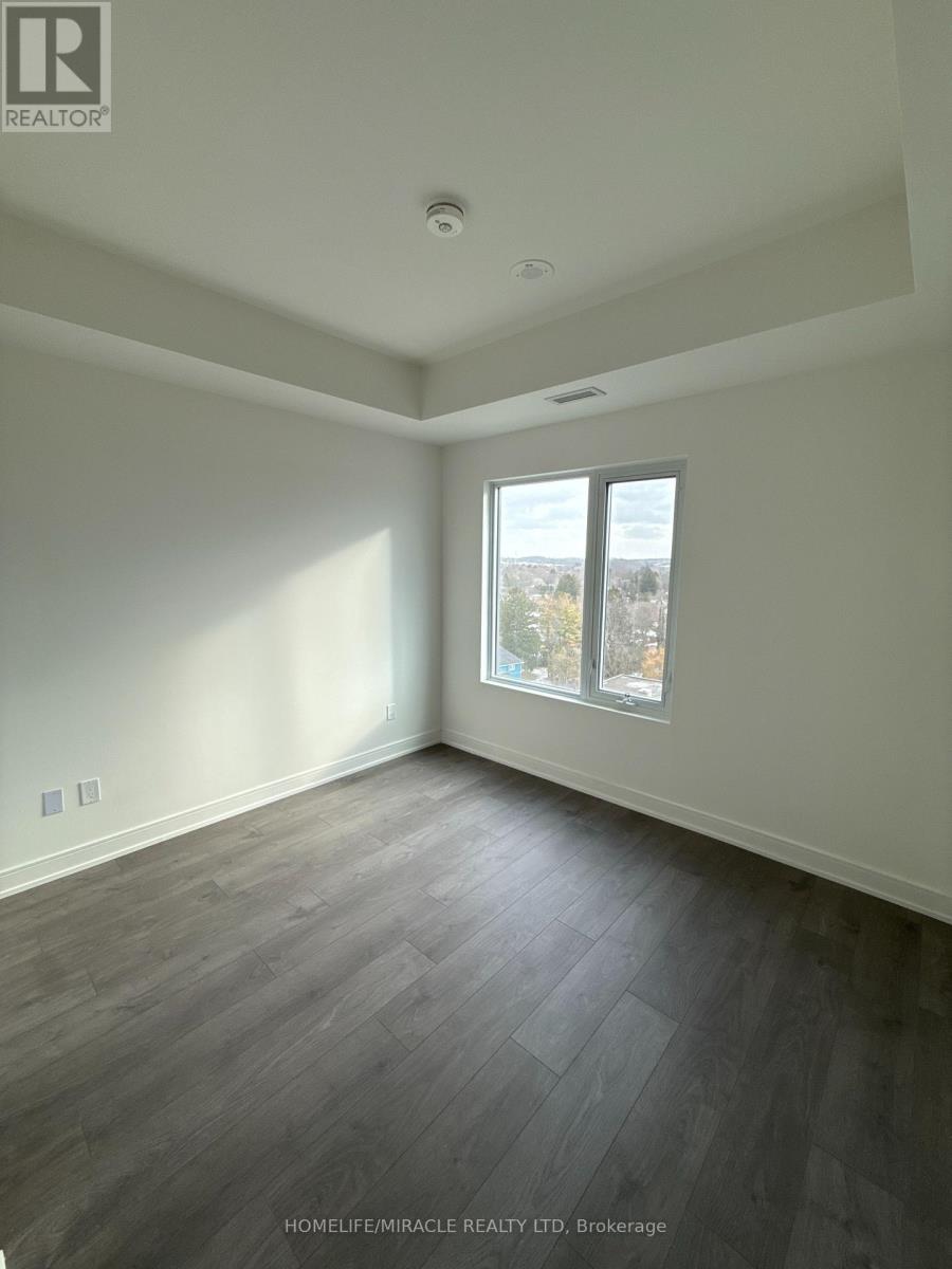 715 Davis Drive, Newmarket, Ontario L3Y 2R3 - Photo 9 - N12645450