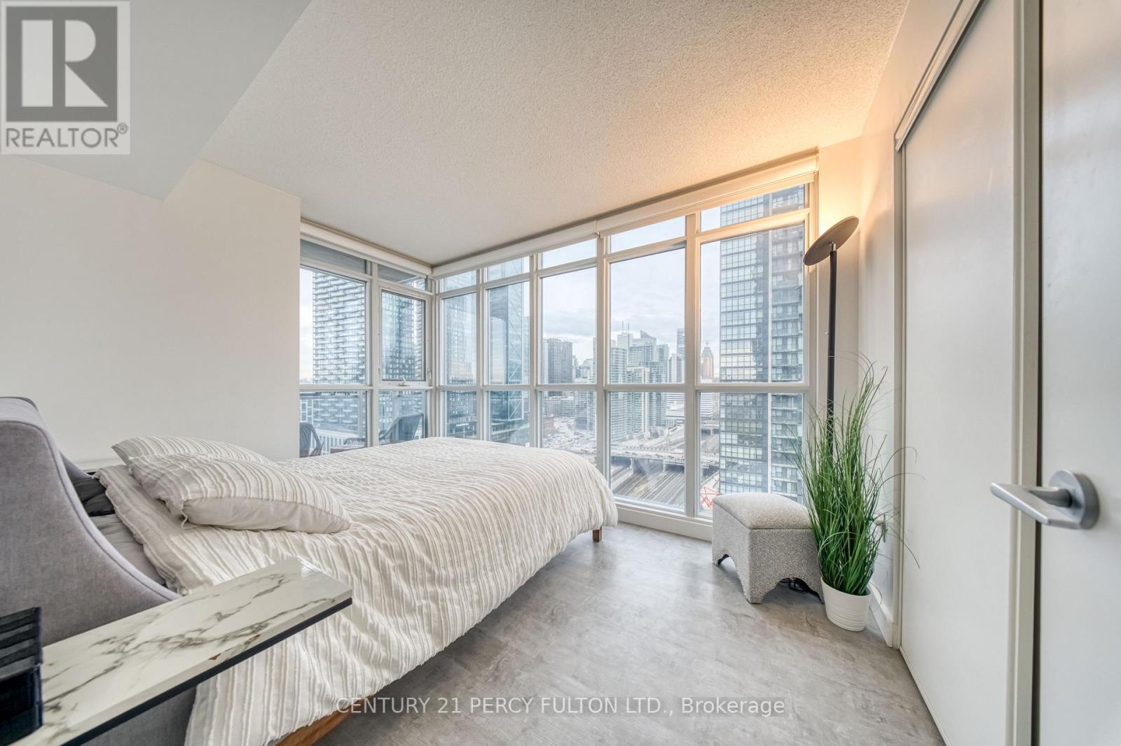 2502 - 15 Iceboat Terrace, Toronto, Ontario  M5V 4A5 - Photo 13 - C12649350