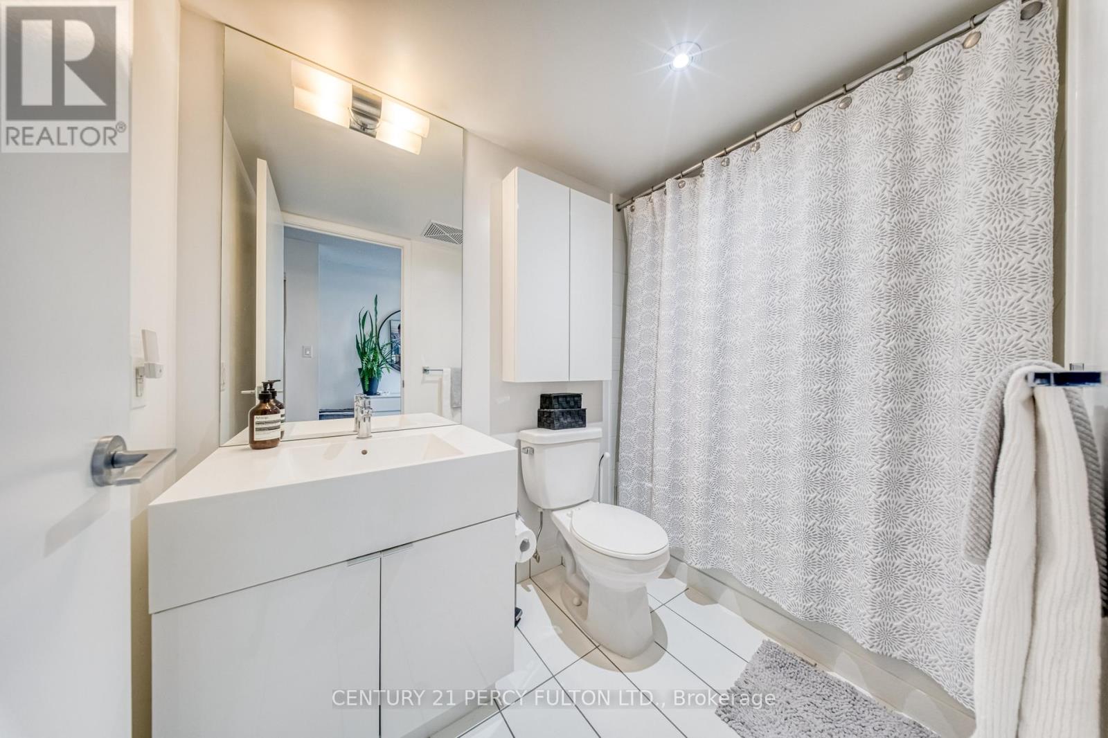 2502 - 15 Iceboat Terrace, Toronto, Ontario  M5V 4A5 - Photo 18 - C12649350