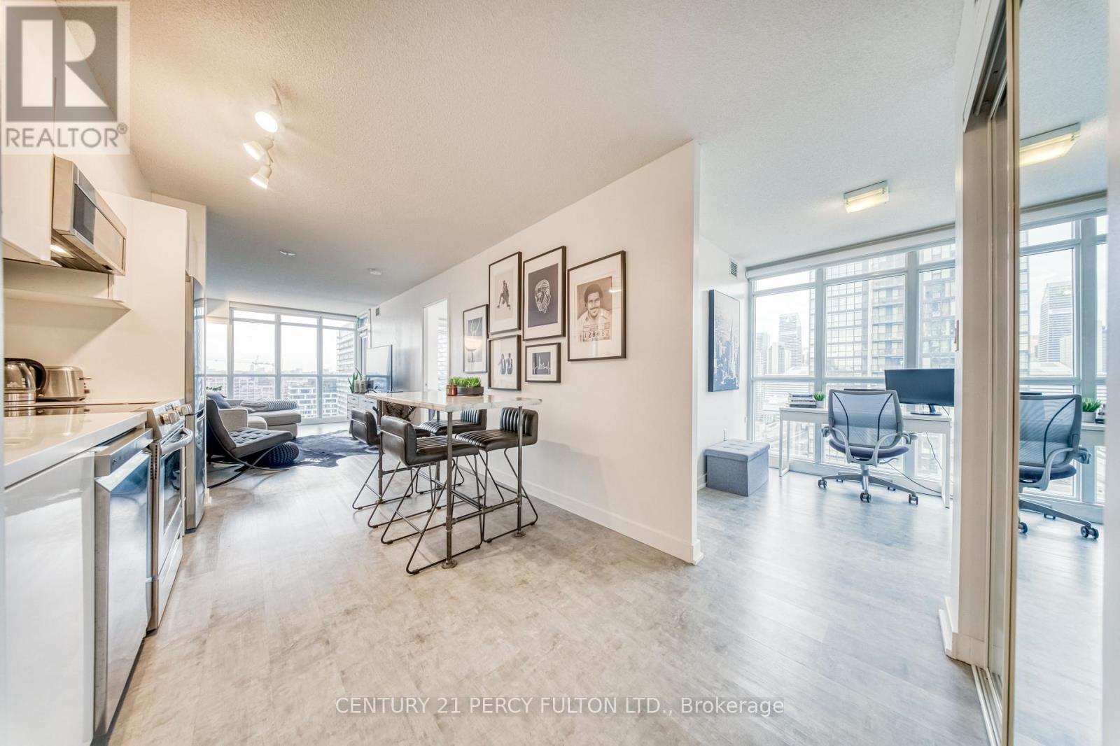 2502 - 15 Iceboat Terrace, Toronto, Ontario  M5V 4A5 - Photo 4 - C12649350
