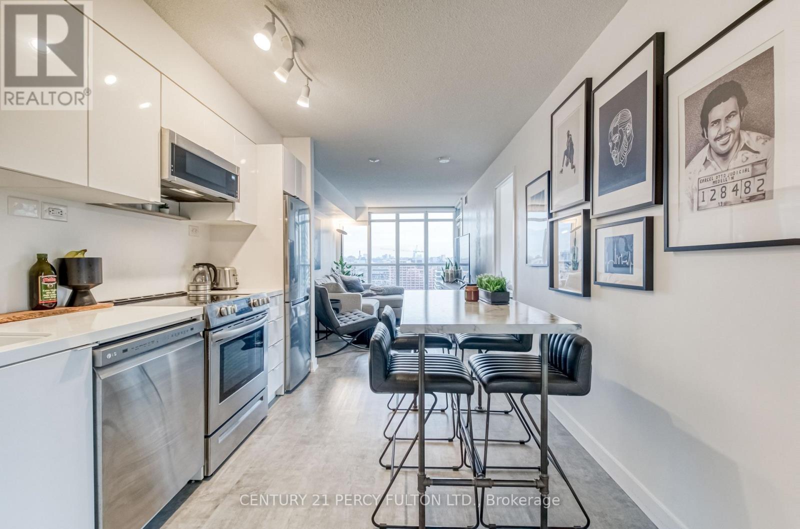 2502 - 15 Iceboat Terrace, Toronto, Ontario  M5V 4A5 - Photo 5 - C12649350