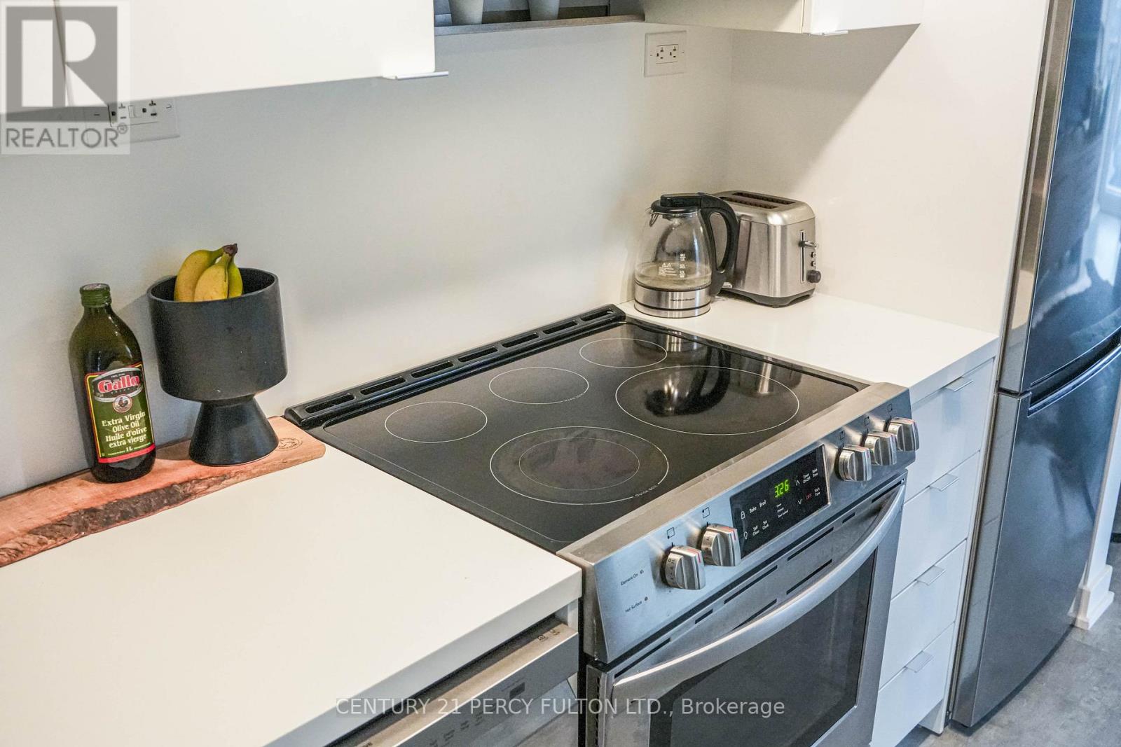 2502 - 15 Iceboat Terrace, Toronto, Ontario  M5V 4A5 - Photo 8 - C12649350