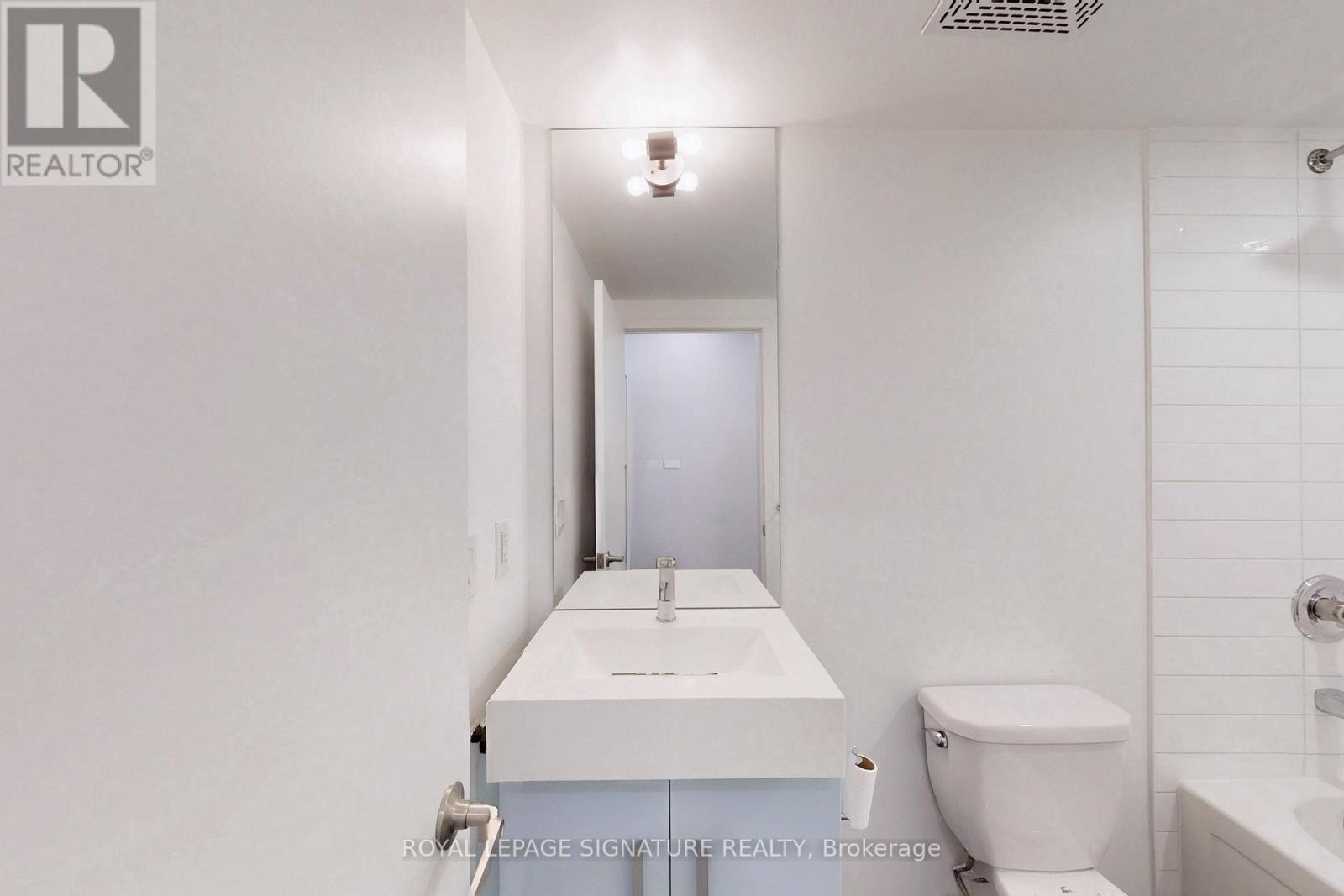 G07 - 38 Dan Leckie Way, Toronto, Ontario  M5V 2V9 - Photo 23 - C12649424