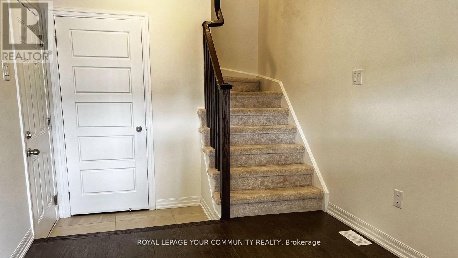 194 Vantage Loop Street, Newmarket, Ontario  L3X 0L3 - Photo 2 - N12649402