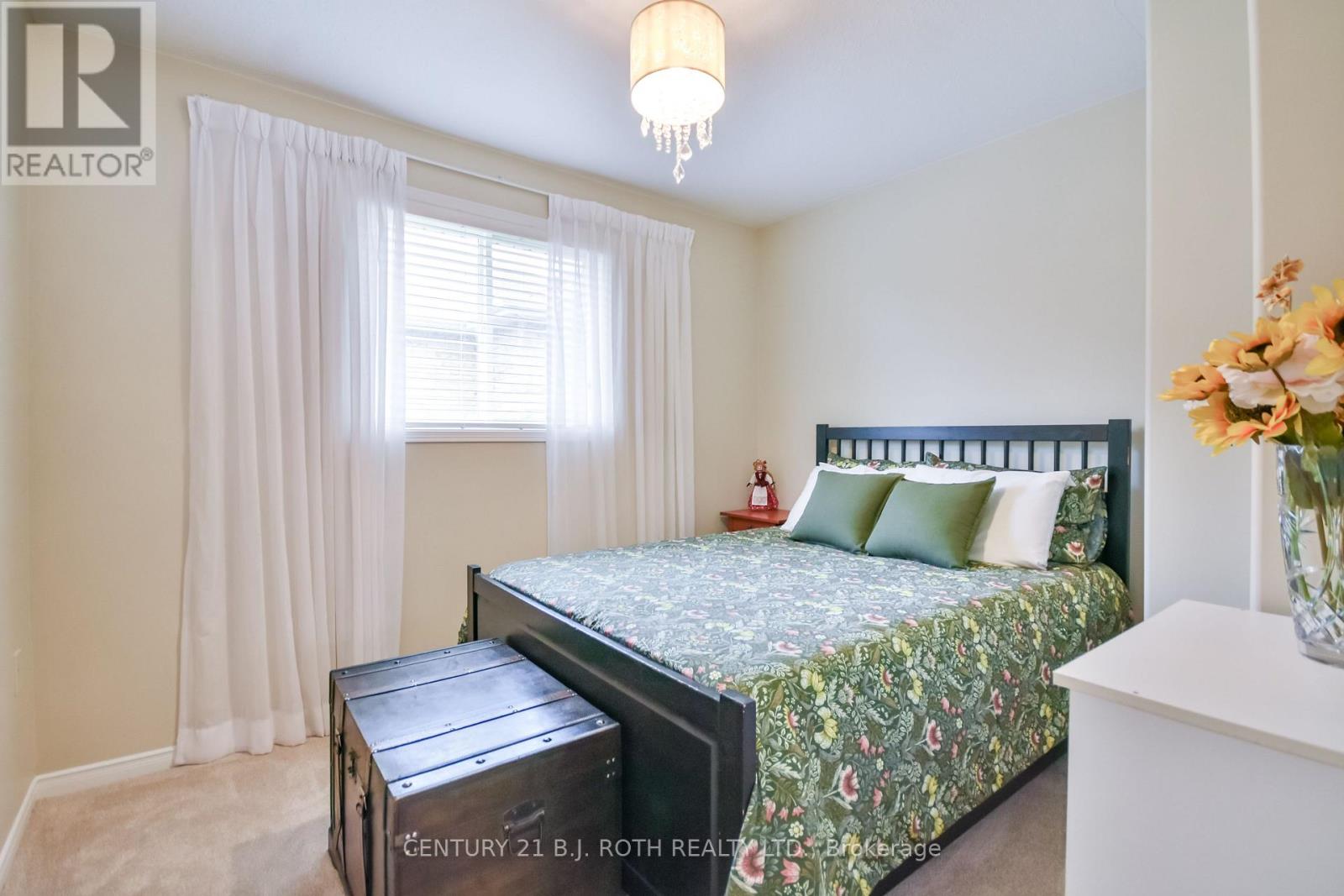 77 Sun King Crescent, Barrie, Ontario  L4M 7K4 - Photo 17 - S12649434