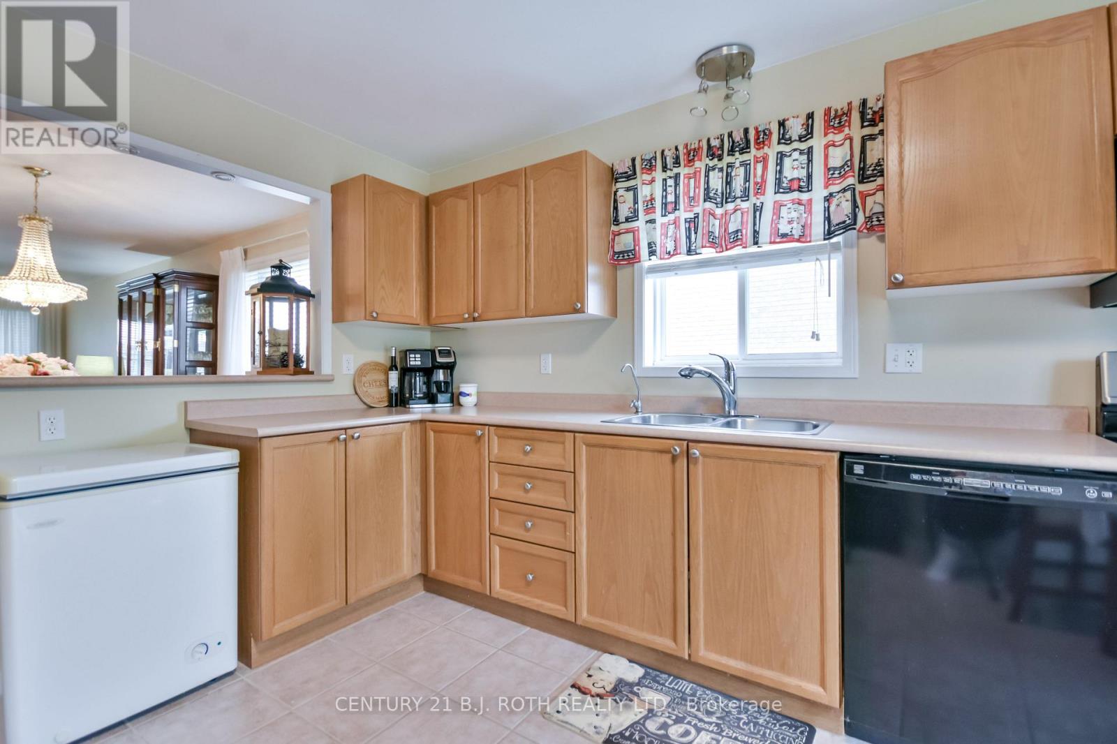 77 Sun King Crescent, Barrie, Ontario  L4M 7K4 - Photo 9 - S12649434