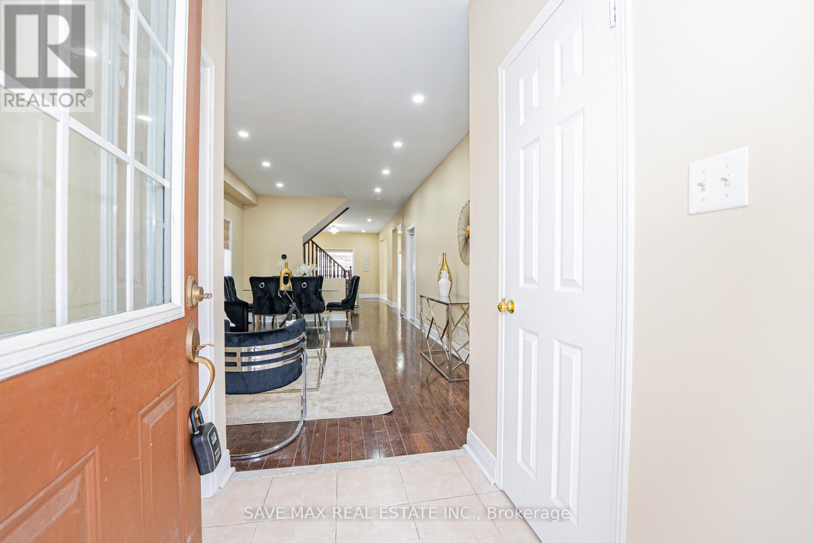 24 Jordensen Drive, Brampton, Ontario  L6X 0T2 - Photo 6 - W12649378