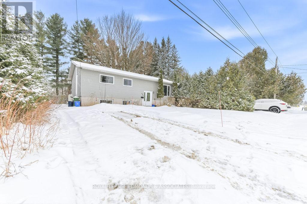 904 Lea Street, Pembroke, Ontario  K8A 6H7 - Photo 2 - X12649470