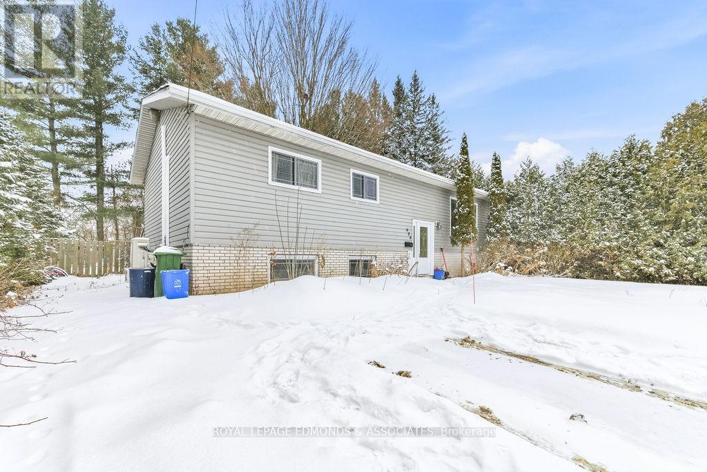 904 Lea Street, Pembroke, Ontario  K8A 6H7 - Photo 3 - X12649470