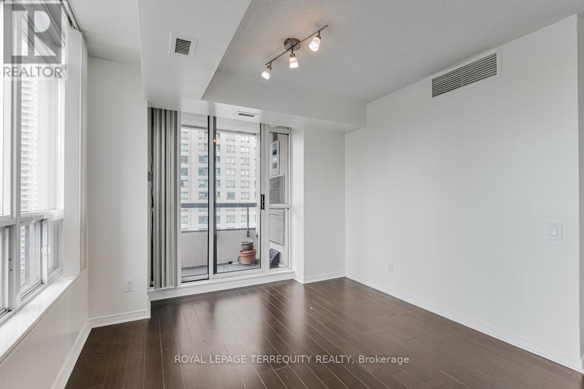 1606 - 8 Hillcrest Avenue, Toronto, Ontario  M2N 6Y6 - Photo 6 - C12649484