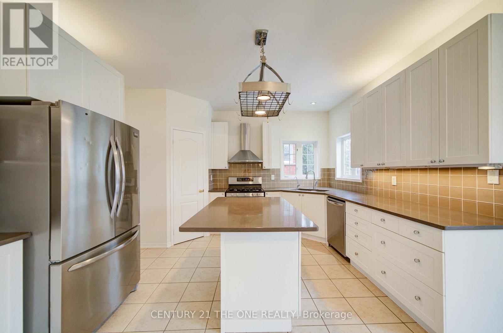 19 Corridale Avenue, Whitby, Ontario  L1M 2E8 - Photo 12 - E12648252