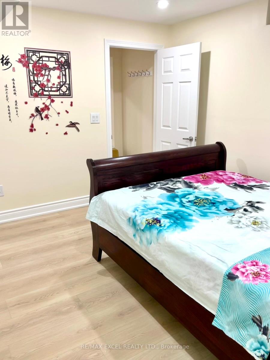 15 Leyburn Avenue, Richmond Hill, Ontario  L4C 0R2 - Photo 12 - N12649456