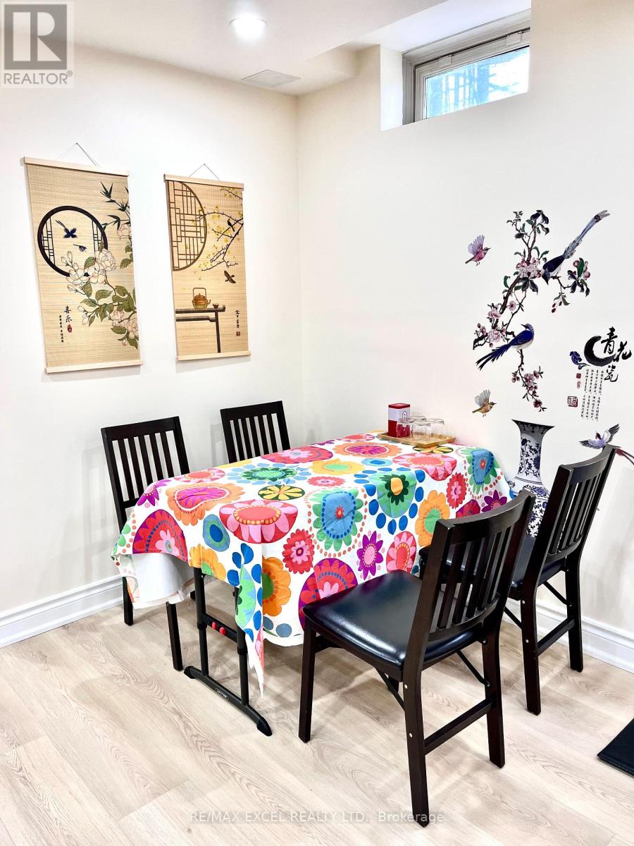 15 Leyburn Avenue, Richmond Hill, Ontario  L4C 0R2 - Photo 16 - N12649456