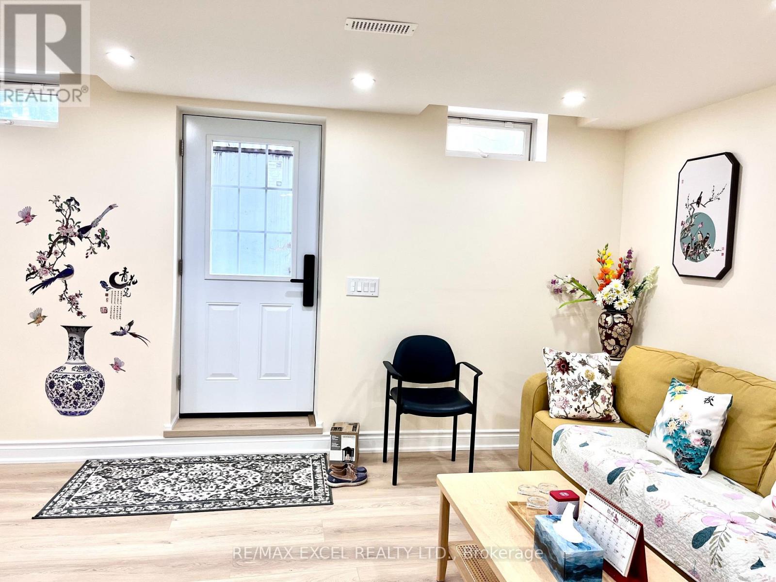 15 Leyburn Avenue, Richmond Hill, Ontario  L4C 0R2 - Photo 17 - N12649456