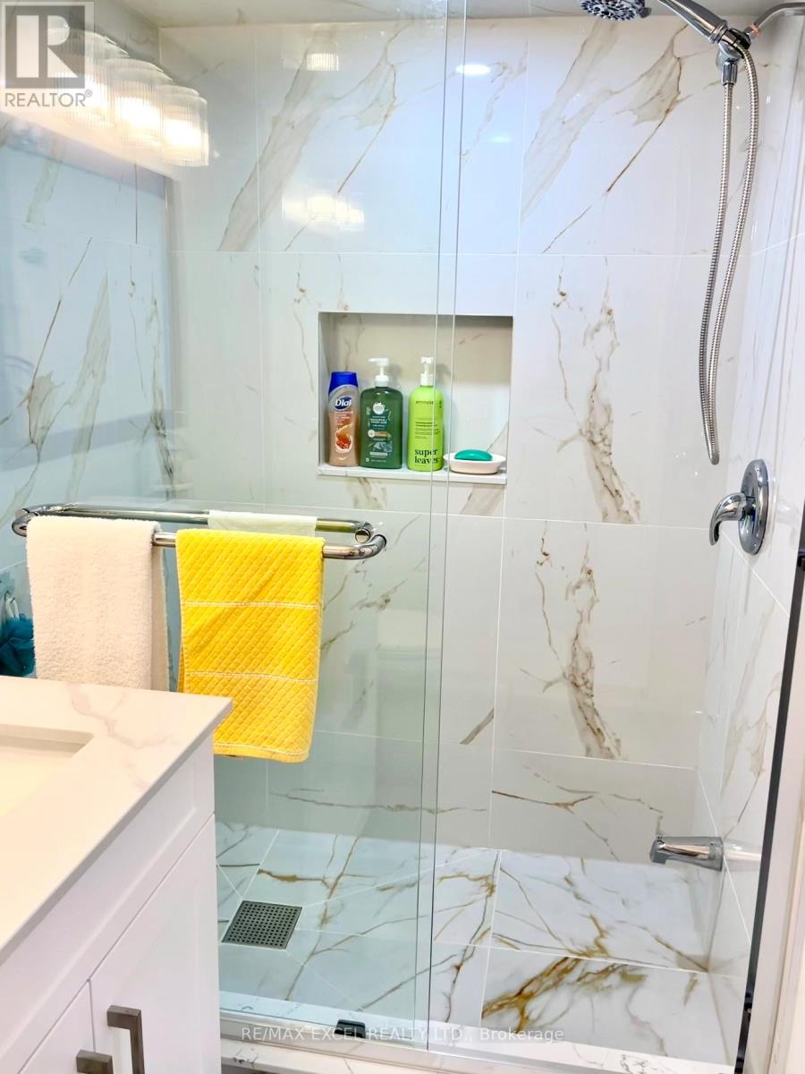 15 Leyburn Avenue, Richmond Hill, Ontario  L4C 0R2 - Photo 18 - N12649456