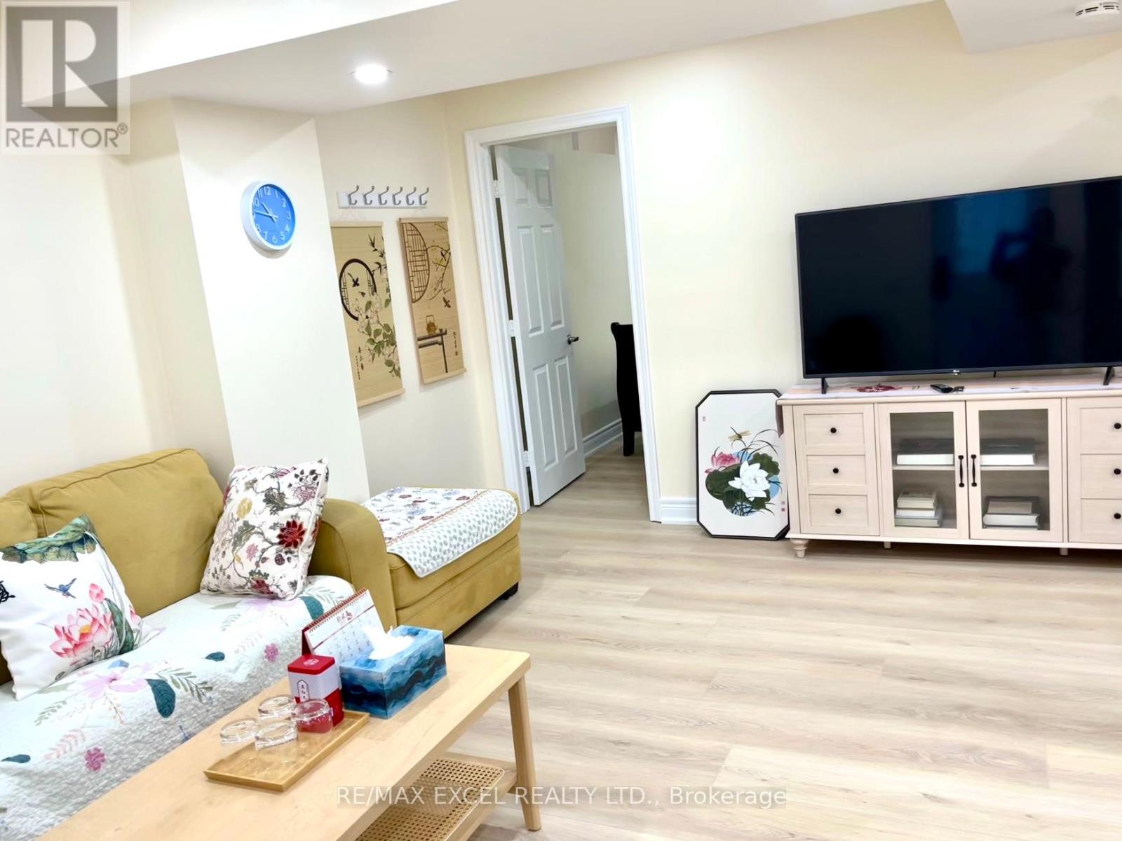 15 Leyburn Avenue, Richmond Hill, Ontario  L4C 0R2 - Photo 19 - N12649456