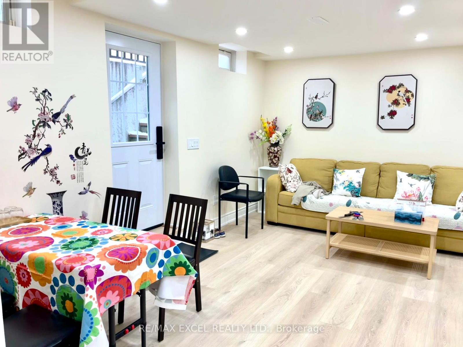 15 Leyburn Avenue, Richmond Hill, Ontario  L4C 0R2 - Photo 21 - N12649456