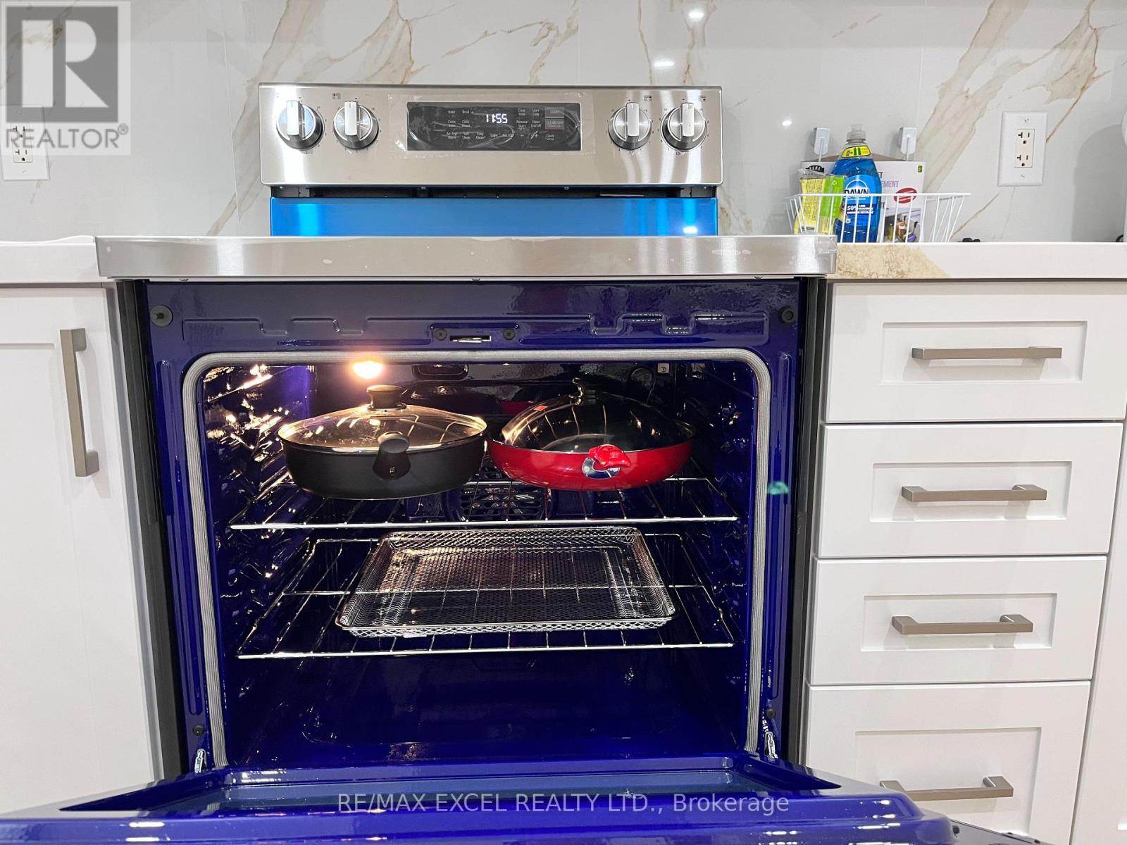 15 Leyburn Avenue, Richmond Hill, Ontario  L4C 0R2 - Photo 7 - N12649456