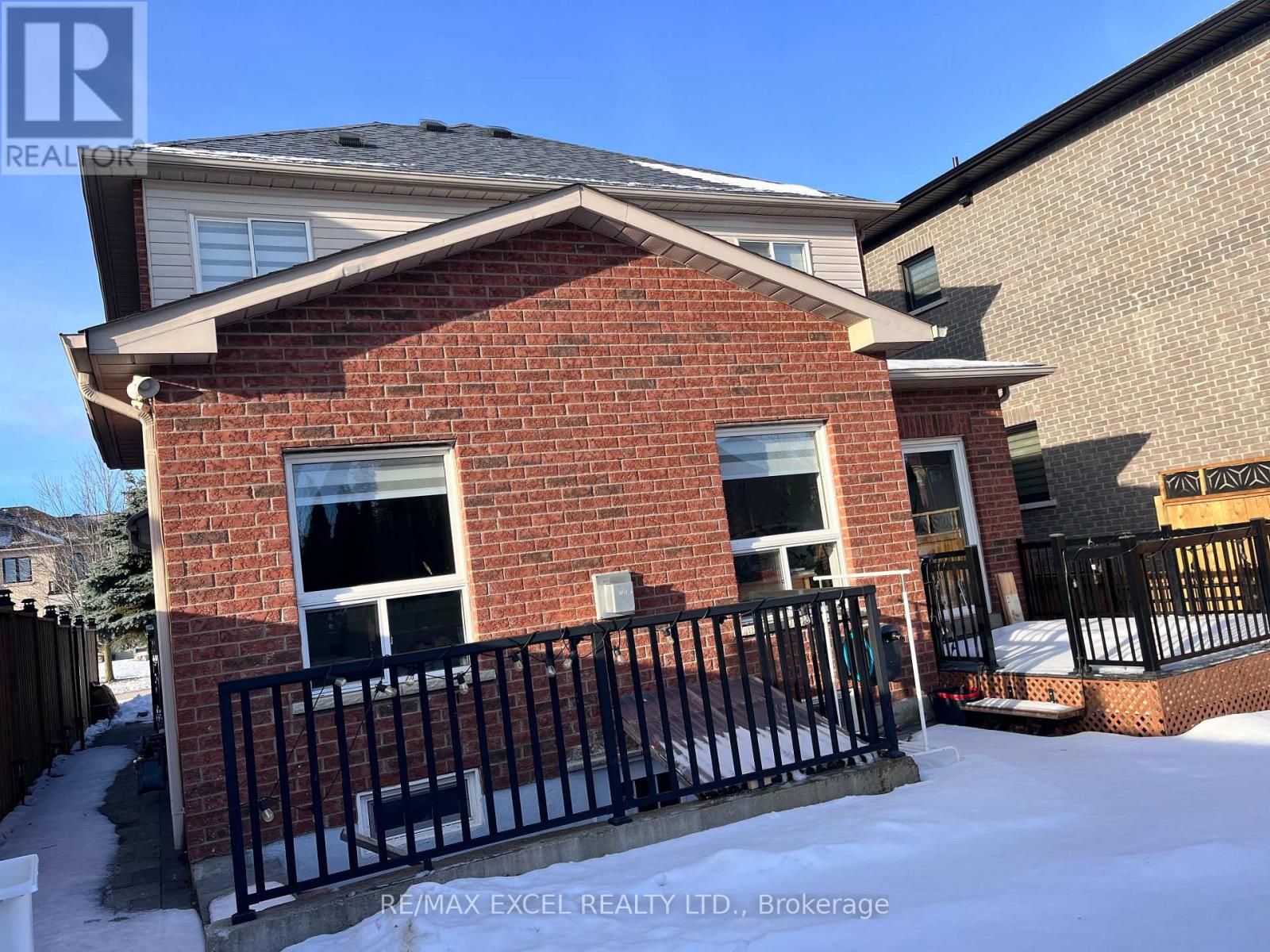 15 Leyburn Avenue, Richmond Hill, Ontario  L4C 0R2 - Photo 9 - N12649456