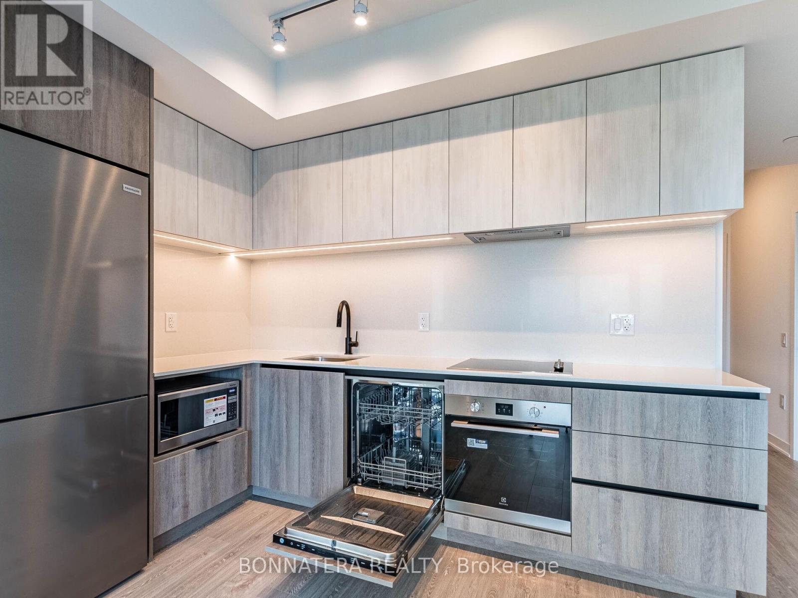 1002 - 2495 Eglinton Avenue W, Mississauga, Ontario  L5M 2T2 - Photo 25 - W12649454