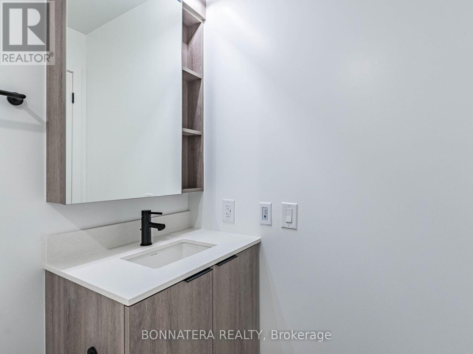 1002 - 2495 Eglinton Avenue W, Mississauga, Ontario  L5M 2T2 - Photo 37 - W12649454