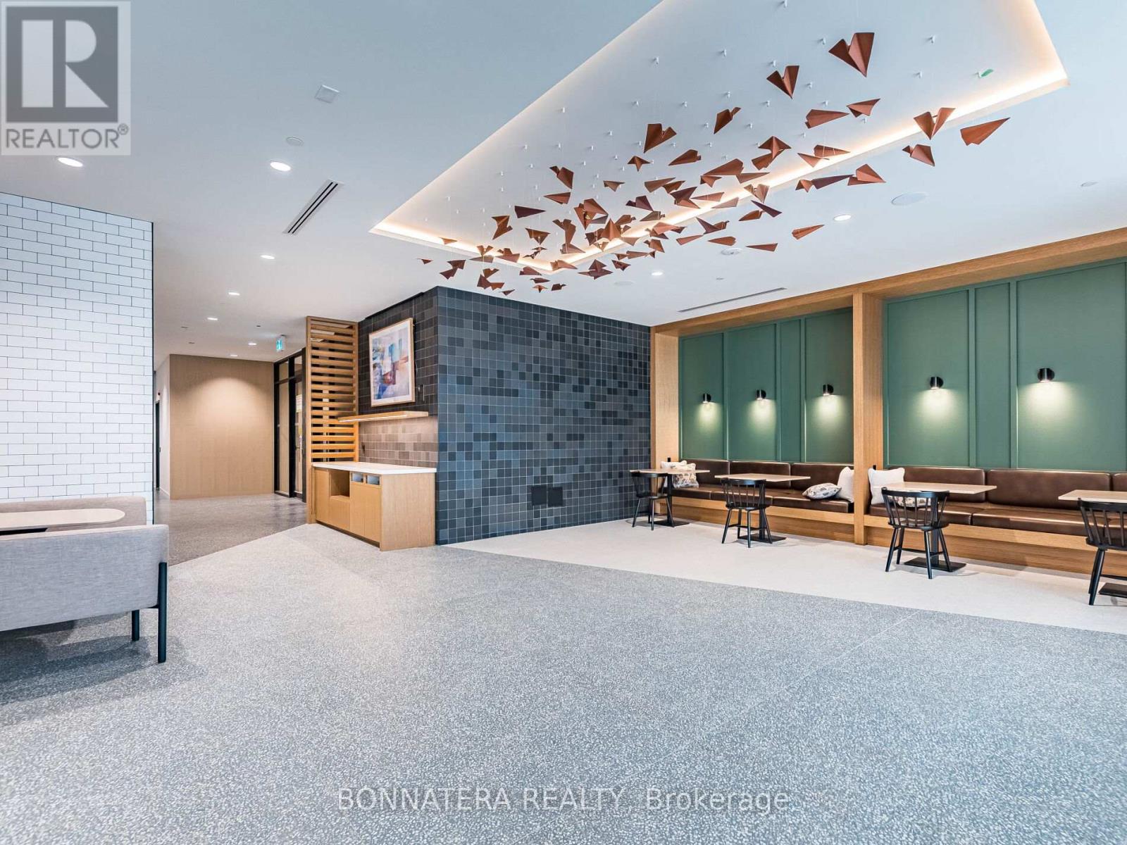 1002 - 2495 Eglinton Avenue W, Mississauga, Ontario  L5M 2T2 - Photo 6 - W12649454