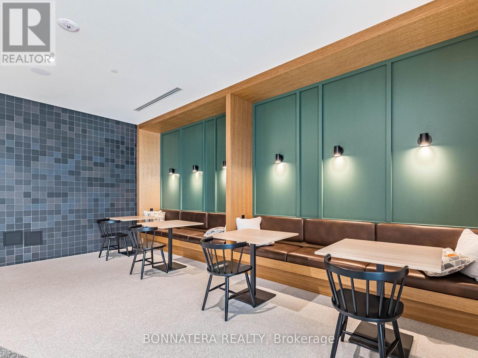 1002 - 2495 Eglinton Avenue W, Mississauga, Ontario  L5M 2T2 - Photo 7 - W12649454